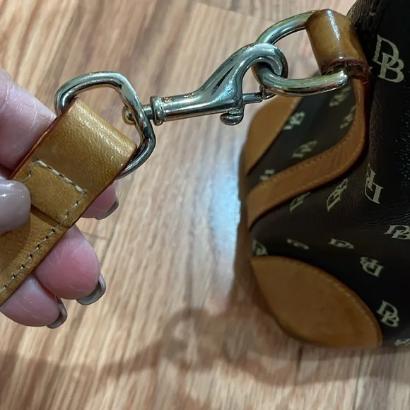 Dooney & Bourke brown and tan logo shoulder bag - Picture 10 of 11